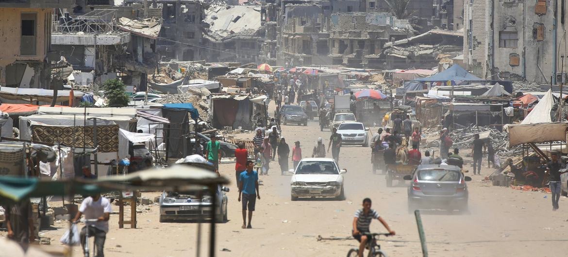 أزمة ممتدة وحقوق مهدورة: مستجدات الحالة الإنسانية في قطاع غزة